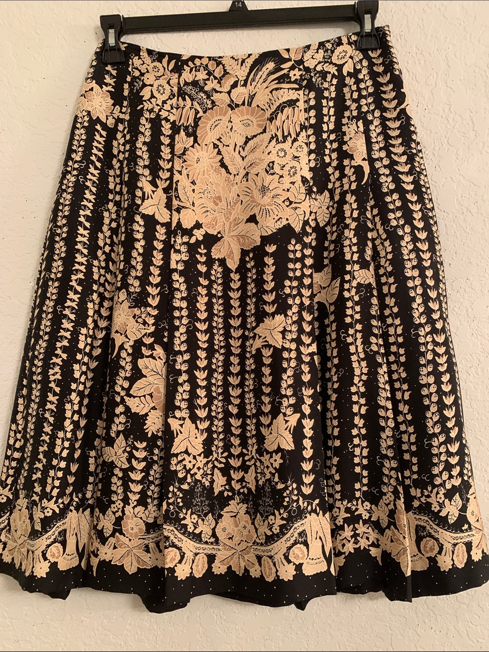 Nine West 100% Silk Black Floral A-Line Skirt with Cream Embroidery  Size 4